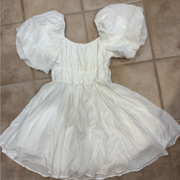 Francesca's Collections Dresses & Skirts - Francesca's Puff Sleeved Dress, M 🤍